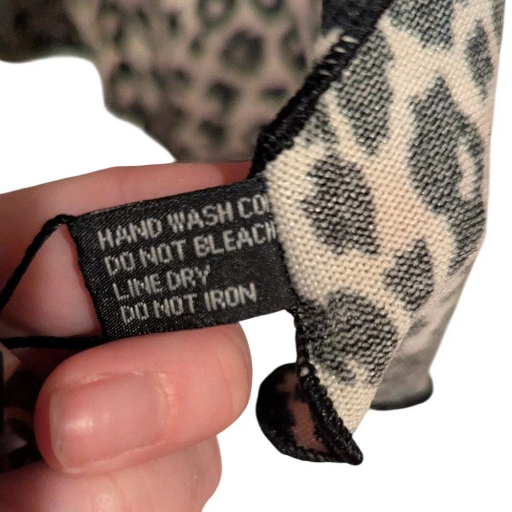 Evelyn k Leopard‎ Print Scarf 100 Acrylic Lightweight Fashion Accessory